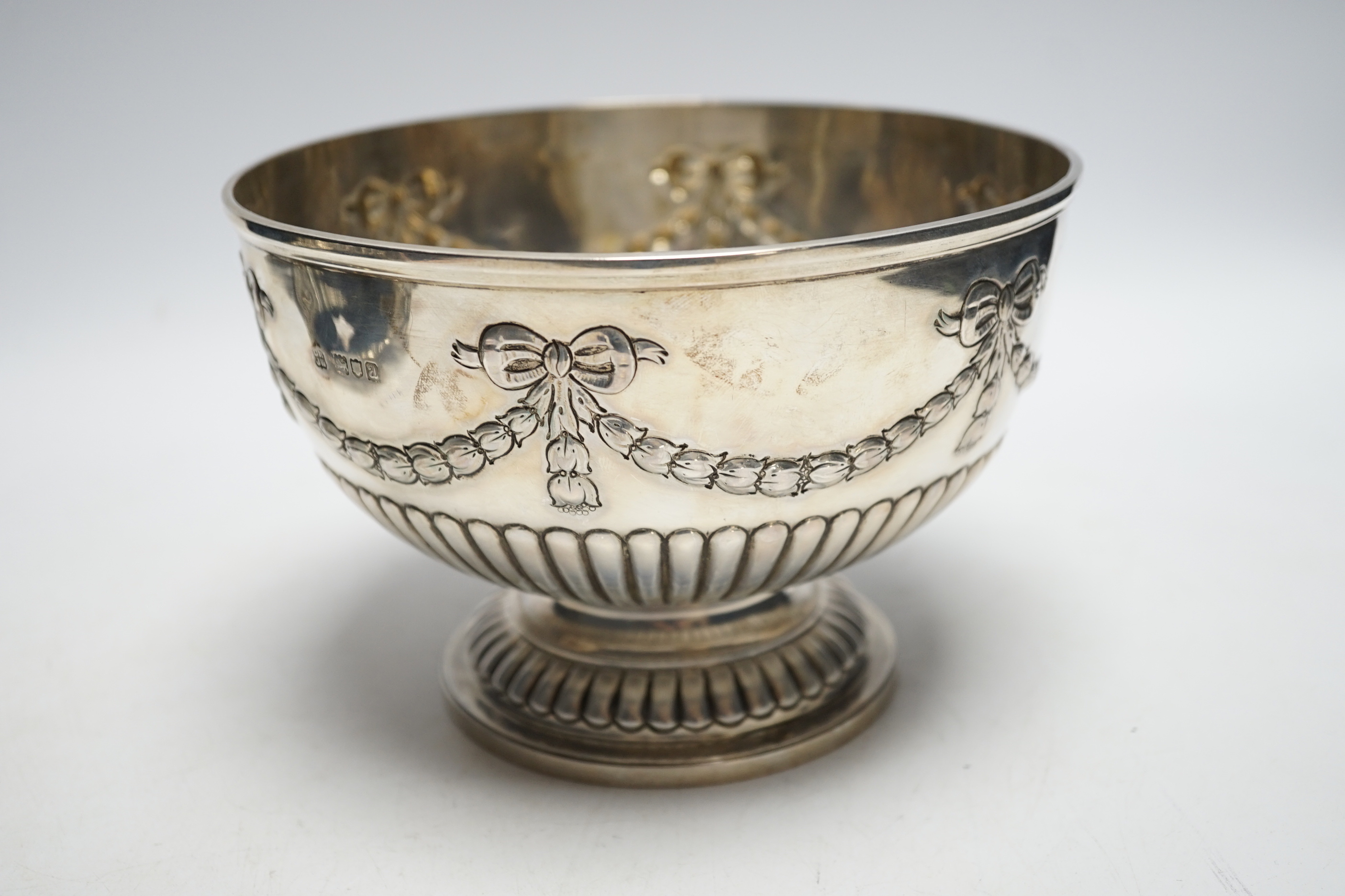 A late Victorian demi fluted silver rose bowl, London, 1896, diameter 17.6cm, 11.8oz.